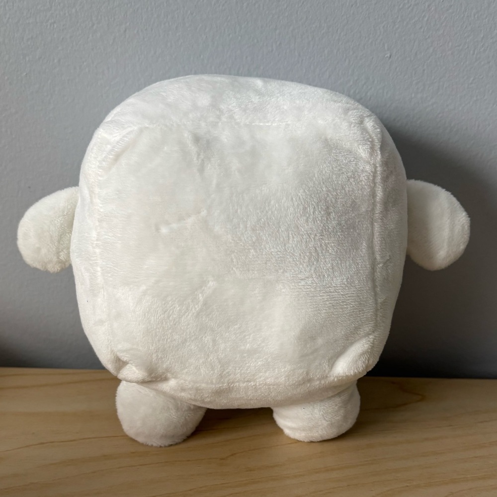 Lanky Box White Plush with 2 Removable Hats - Picture 8 of 10